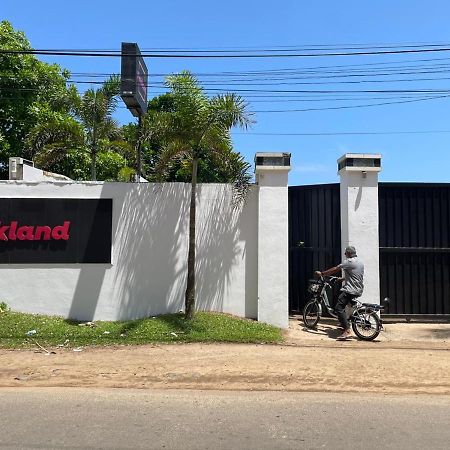 Hotel Pink Land Beruwala Esterno foto