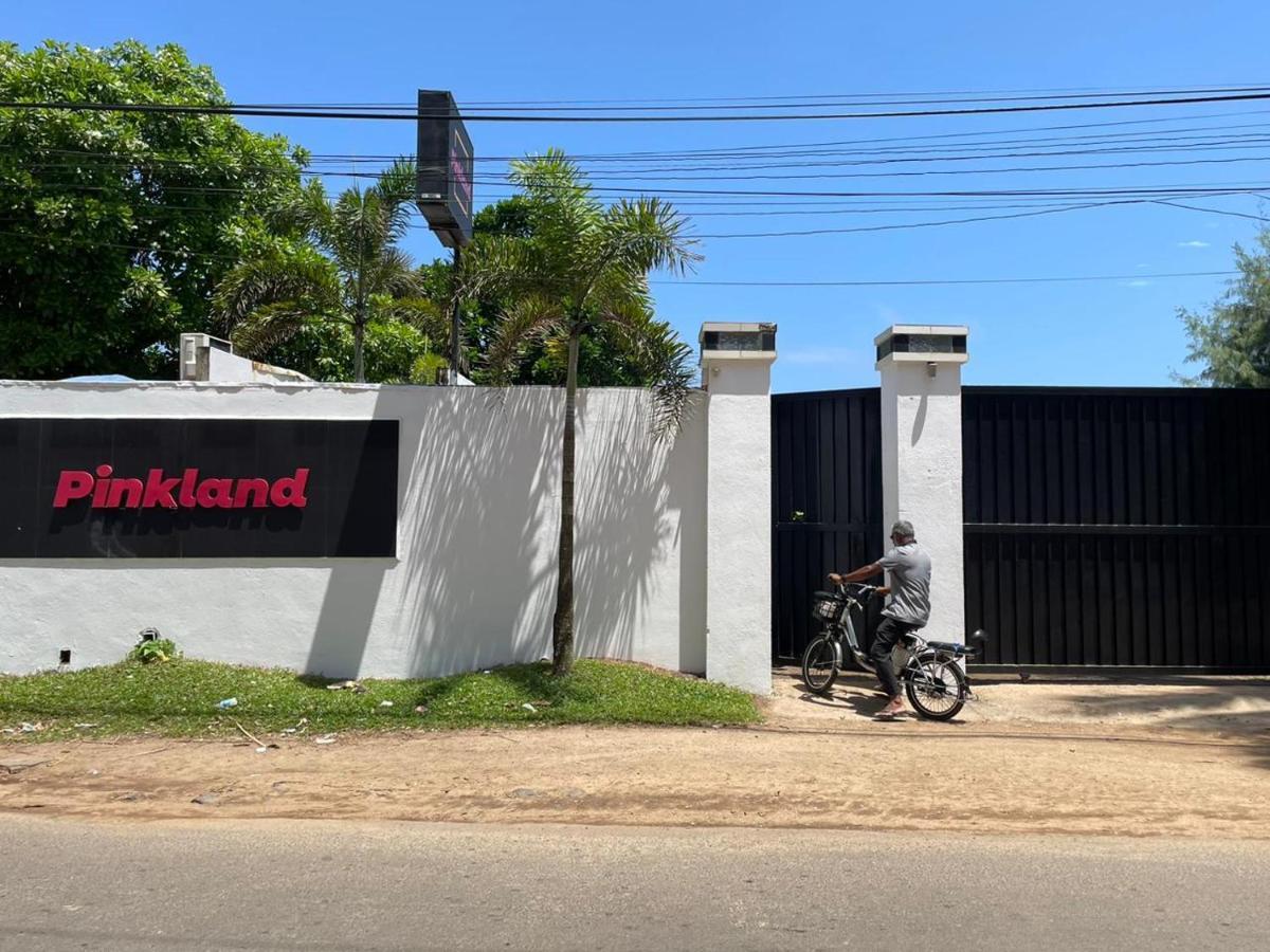 Hotel Pink Land Beruwala Esterno foto